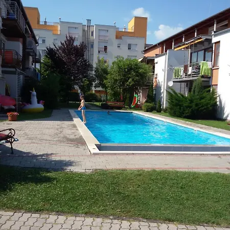 Διαμέρισμα Medences Oenallo 4 Fos 2 Legteru, Felszerelt Foeldszinti Apartman, Terasszal, Wi-fivel, 30 Meterre A Strandtol