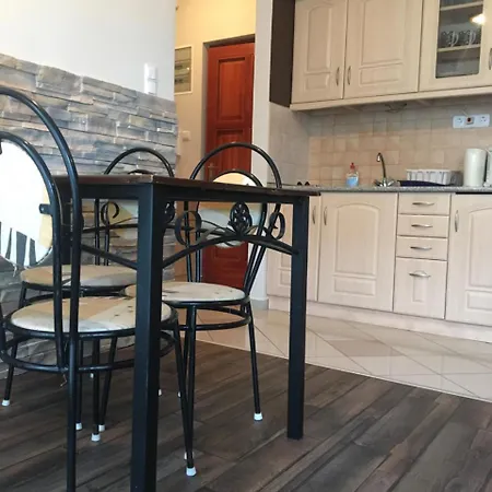 Medences Onallo 4 Fos 2 Legteru, Felszerelt Foldszinti Apartman, Terasszal, Wi-fivel, 30 Meterre A Strandtol Apartment