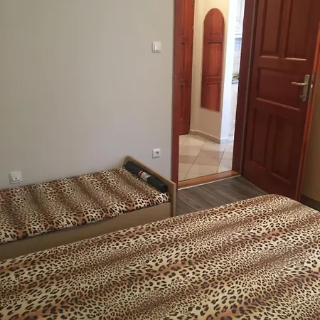 Medences Onallo 4 Fos 2 Legteru, Felszerelt Foldszinti Apartman, Terasszal, Wi-fivel, 30 Meterre A Strandtol *