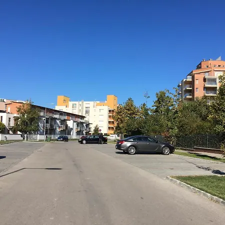 Apartment Medences Onallo 4 Fos 2 Legteru, Felszerelt Foldszinti Apartman, Terasszal, Wi-fivel, 30 Meterre A Strandtol