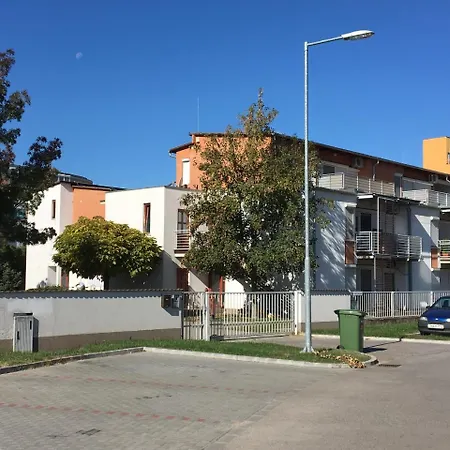 شقة Medences Oenallo 4 Fos 2 Legteru, Felszerelt Foeldszinti Apartman, Terasszal, Wi-fivel, 30 Meterre A Strandtol