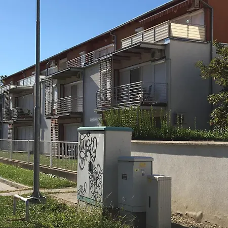 شقة Medences Oenallo 4 Fos 2 Legteru, Felszerelt Foeldszinti Apartman, Terasszal, Wi-fivel, 30 Meterre A Strandtol شيوفوك