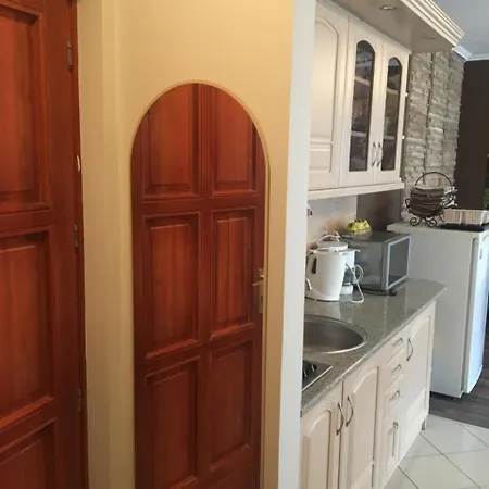 Medences Oenallo 4 Fos 2 Legteru, Felszerelt Foeldszinti Apartman, Terasszal, Wi-fivel, 30 Meterre A Strandtol Διαμέρισμα