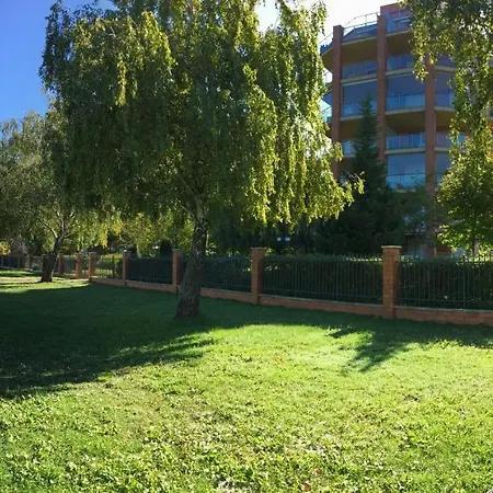 Διαμέρισμα Medences Oenallo 4 Fos 2 Legteru, Felszerelt Foeldszinti Apartman, Terasszal, Wi-fivel, 30 Meterre A Strandtol Σίοφοκ